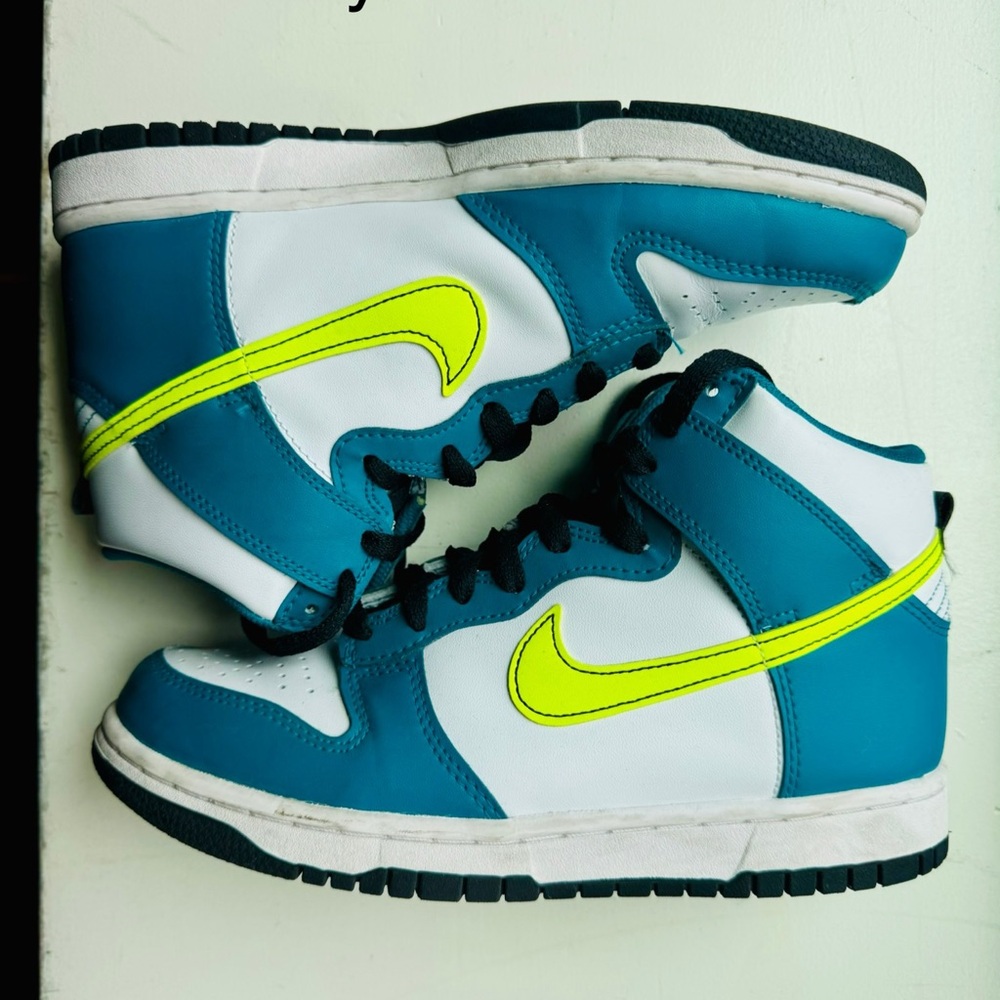 Nike Kids Teal and White Sneakers with Neon Yellow Swoosh